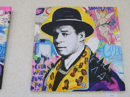 «Сквозь времена»: в библиотеке Есенина открылась выставка в стиле поп-арт