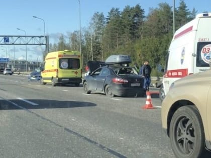 Жесткое ДТП на КАД в Петербурге: пострадали три авто