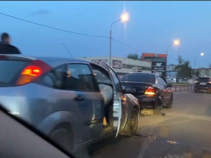 У гипермаркета «Глобус» в Рязани произошло массовое ДТП вечером 13 мая