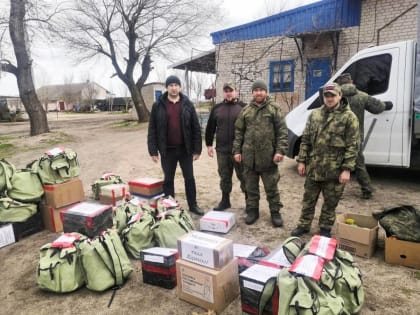 Активисты «Единой России» отправляют посылки в зону СВО