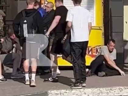 На площади Победы в Рязани на видео попала массовая драка