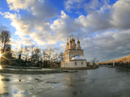 У памятника Есенину в Рязани обнаружили труп