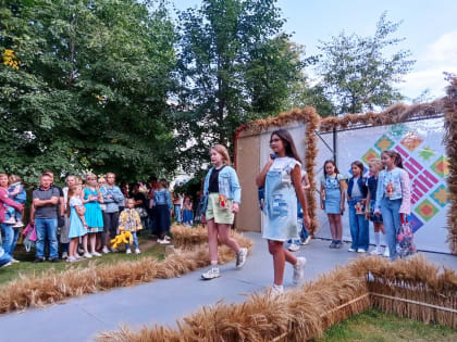 Второй день фестиваля «Шили-были и носили» был посвящен подрастающему поколению