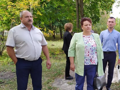 В Кочуровском сельском поселении благоустраивают парковую зону и строят ФАП
