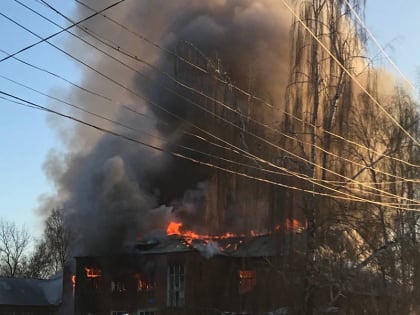 В Спасском районе загорелось заброшенное здание школы