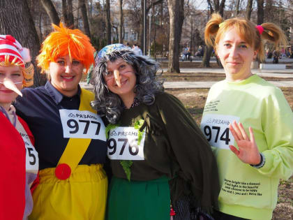 Привидение, Буратино и Карлсон приняли участие в рязанском первоапрельском забеге