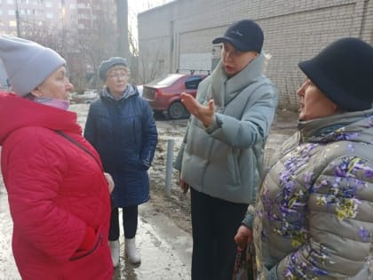 Светлана Ворнакова обсудила с жителями вопросы благоустройства дворовой территории