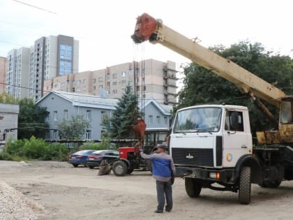 В Рязани на Первомайском проспекте ремонтируют двор, который постоянно затапливается