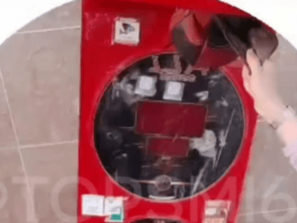 В Рязани подростки разбили силомер у ТРЦ «Малина»