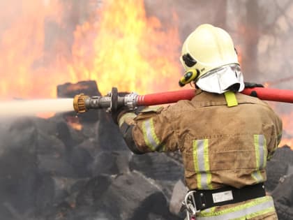 На пожаре в центре Рязани пострадала пенсионерка