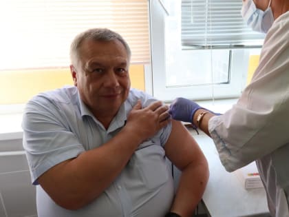 Мэр Касимова получил Единую цифровую карту и привился от гриппа