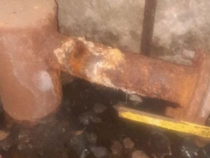 Рязанцы пожаловались на «гниющий дом» после коммунальной аварии