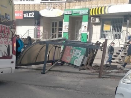 Мэрия Рязани высказалась об инциденте с упавшей остановкой в Канищеве