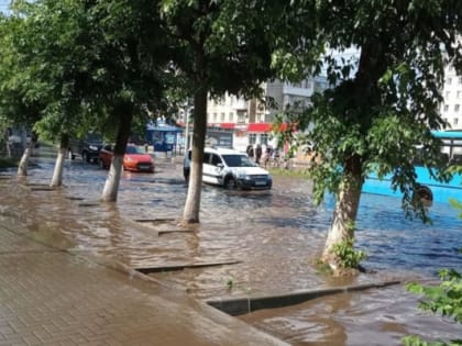 Рязанцы засняли на видео потоп после дождя в Канищеве