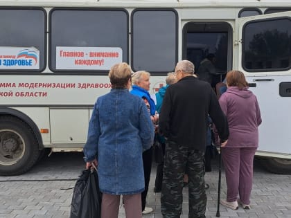 Врачи из социального автопоезда заботы и здоровья принимали пациентов в Ухоловском районе