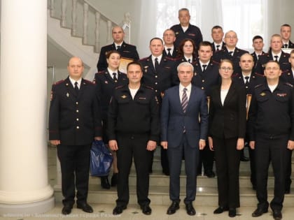 В администрации Рязани вручили награды отличившимся сотрудникам полиции