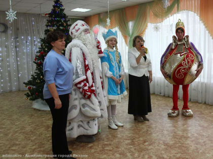 Сотрудники администрации города вручили новогодние подарки воспитанникам Центра психолого-педагогической реабилитации и коррекции