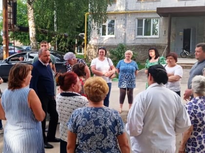 Андрей Кашаев обсудил с жителями округа №2 ремонт дороги у школы №57