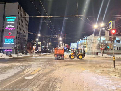 Продолжается вывоз снега с городских территорий