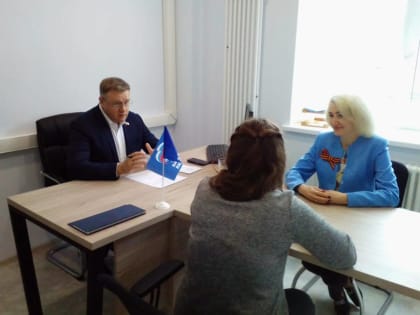 Сенатор РФ Николай Любимов провел прием граждан в Штабе общественной поддержки «Единой России»