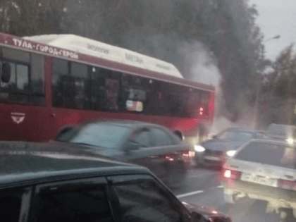 В Туле на ходу загорелся пассажирский автобус — фото