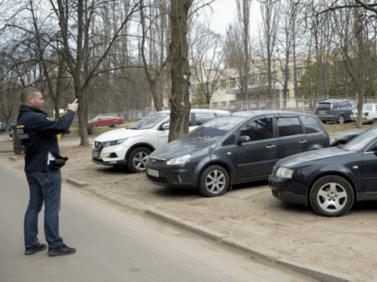 С начала 2023 года 4444 рязанца оштрафованы за парковку на газонах