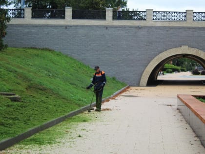 Дирекция благоустройства проводит уборку городских территорий