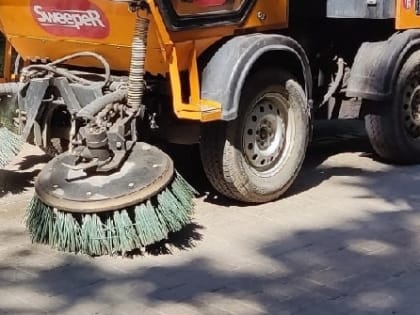 В Рязани продолжаются работы по уборке и благоустройству