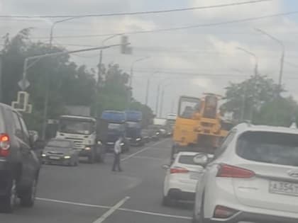 На Куйбышевском шоссе в Рязани образовался крупный затор из-за неработающего светофора