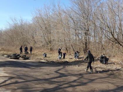 В Рязани провели субботник у СНТ «Нефтяник»