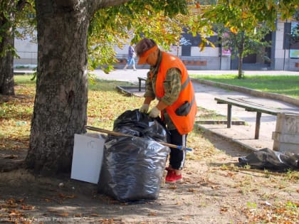 Коммунальные службы проводят уборку города