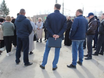 Татьяна Панфилова провела выездной прием на площади Новаторов