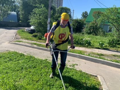 Александр Кривов привел в порядок общественную территорию в Мервино