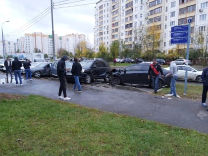 В Москве неадекватный водитель протаранил 7 машин