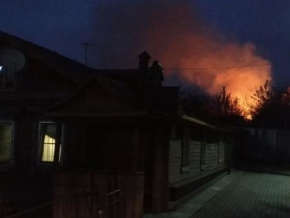 В воскресенье на улице Полевой загорелся нежилой дом
