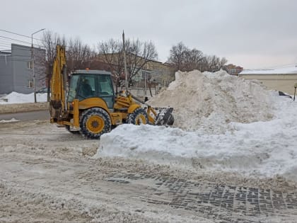 В Рязани продолжается работа по уборке города от снега