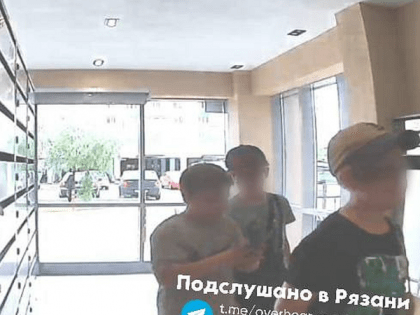 Полиция проверяет информацию о угрожающих жильцам школьниках в Кальном