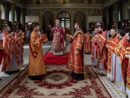 Украинский митрополит провел службу в рязанском соборе