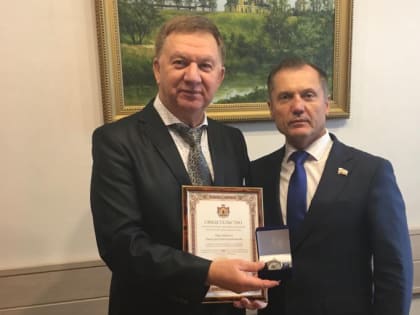 Награда регионального парламента вручена руководителю ЖБК-8