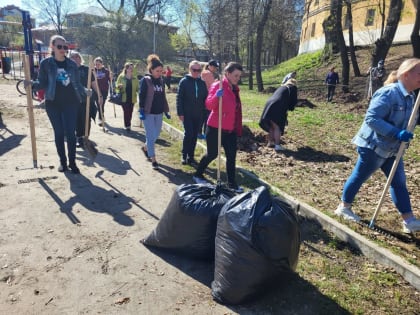 Рязанцы убирают свой город