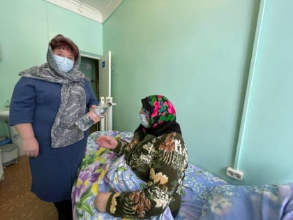 Волонтеры «Единой России» помогают рязанцам с уборкой снега
