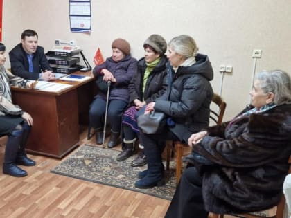 Эвелина Волкова и Денис Милюков встретились с жителями поселка Южный