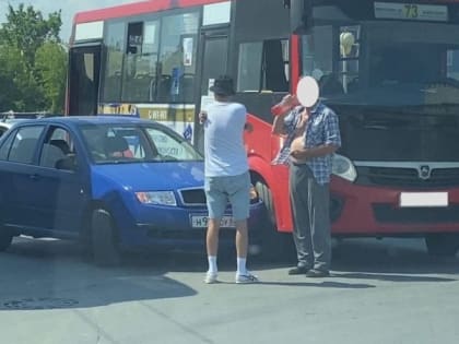 В Рязани на проезде Шабулина произошло ДТП с маршруткой № 73