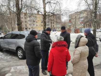 Сергей Еремин обсудил с жителями вопросы благоустройства дворовой территории