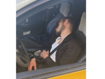 В Рязани у иностранца, уснувшего за рулем припаркованной машины, нашли наркотики