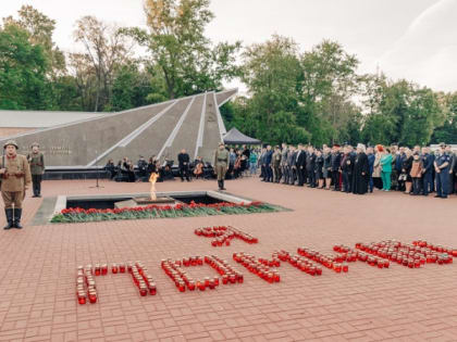 На Скорбященском мемориале Рязани в 4 часа утра зажгли «Свечи памяти»