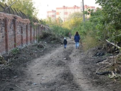 У рязанской школы № 22 начали делать пешеходную дорожку