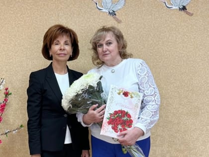 Галина Трушина поздравила с юбилеем заведующую детским садом №135 Татьяну Майорову