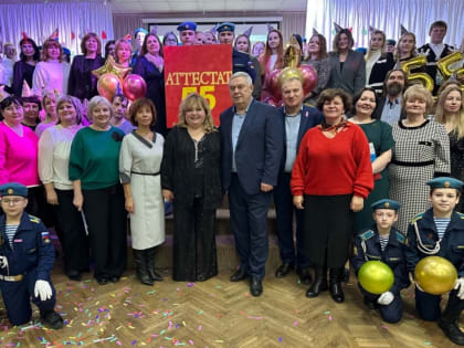 Депутаты РГД поздравили с юбилеем директора школы №58 Елену Егорову