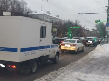 65 - летняя устроила незаконную торговлю алкоголем в собственной квартире